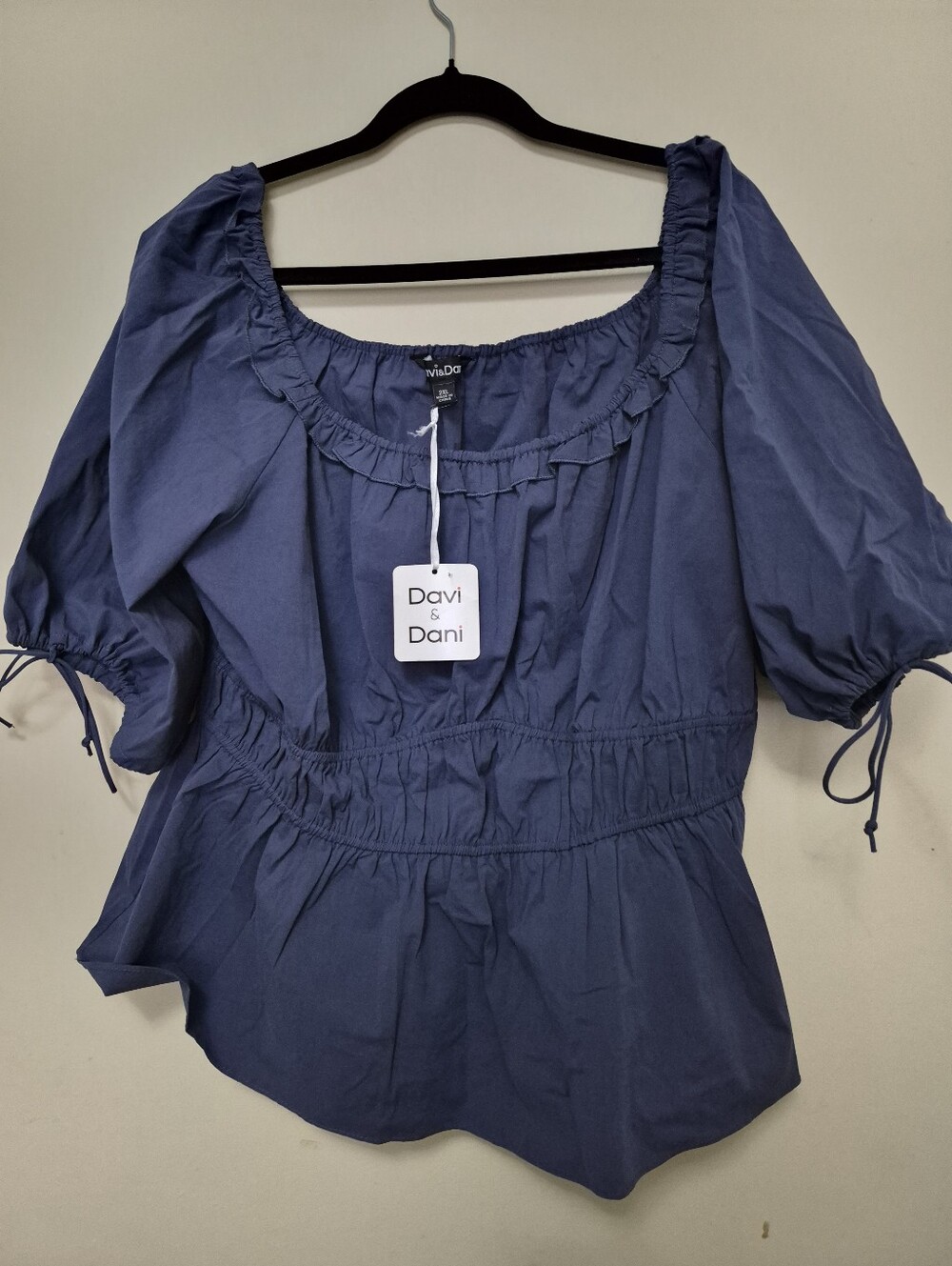DAVI & DANI Navy Puff-Sleeve Peasant Blouse